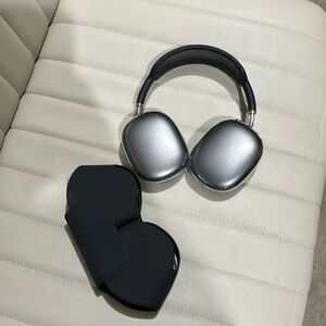 Space Grey Apple AirPods Max